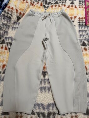 lululemon athletica Light Gray Cropped Sweatpants